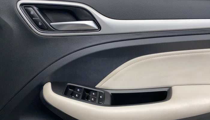 2022 MG ASTOR SAVVY 1.5 CVT, Petrol, Automatic, 18,679 km, Driver Side Door Panels Control