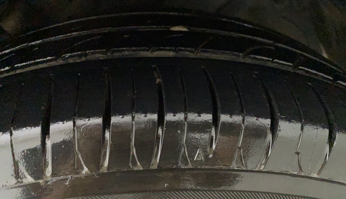 2018 Maruti Ciaz ZETA 1.4  AT PETROL, Petrol, Automatic, 92,406 km, Left Rear Tyre Tread