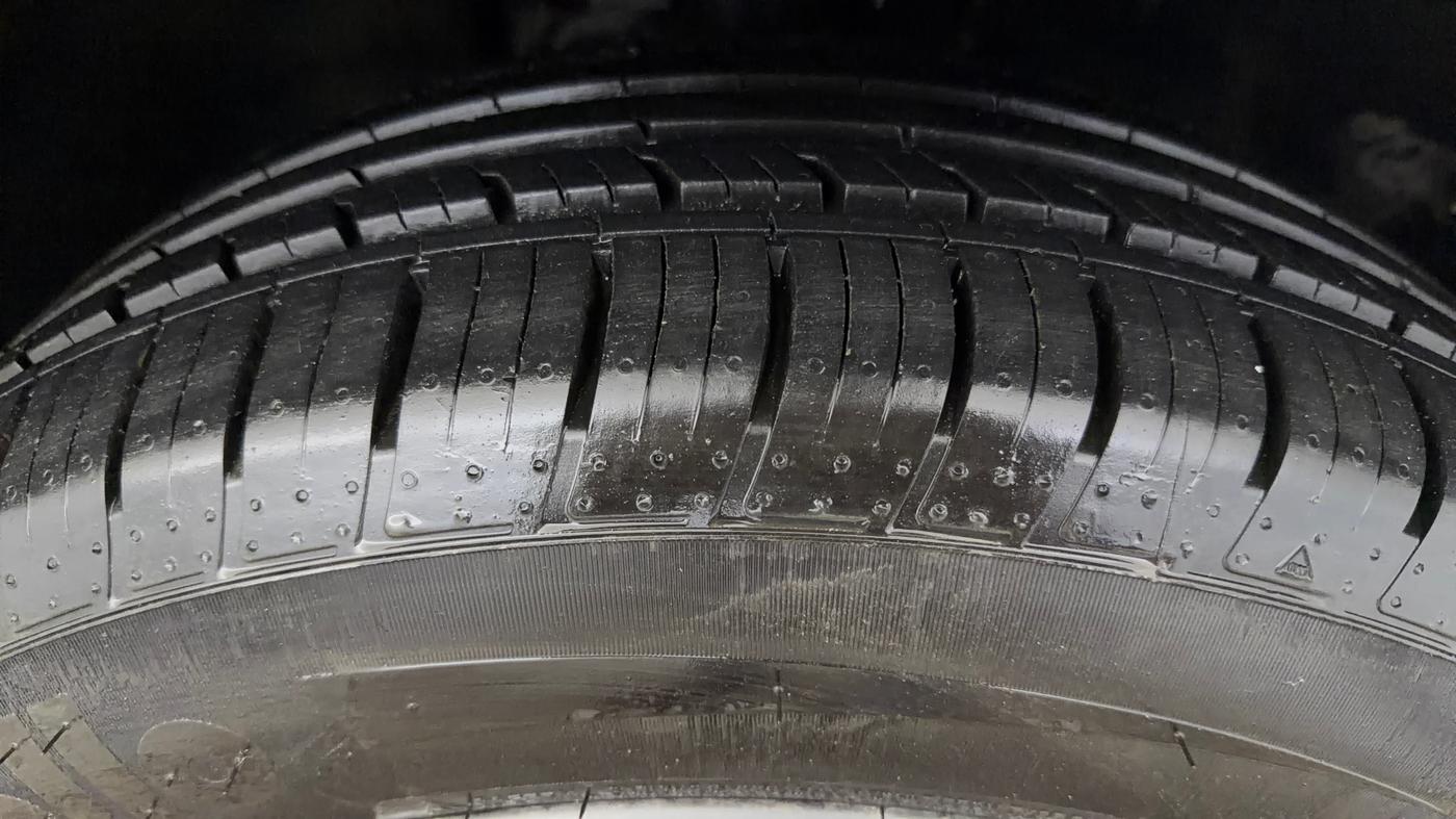 2022 Tata Safari XT PLUS, Diesel, Manual, 94,541 km, Right Front Tyre Tread