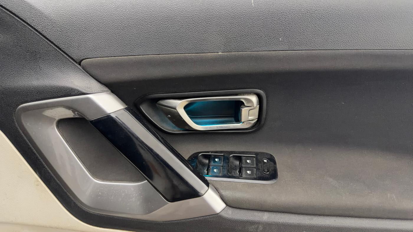 2022 Tata Safari XT PLUS, Diesel, Manual, 94,541 km, Driver Side Door Panels Control