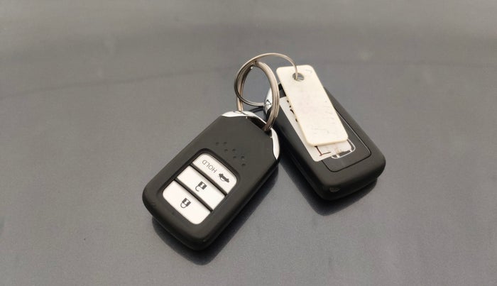 2022 Honda Amaze 1.2L I-VTEC VX CVT, Petrol, Automatic, 23,592 km, Key Close Up