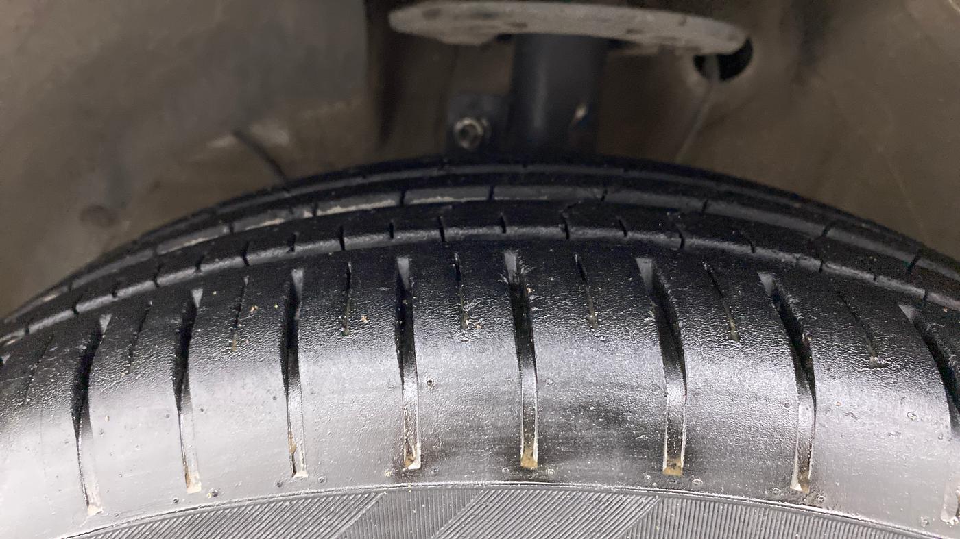2021 Maruti Swift ZXI AMT, Petrol, Automatic, 14,575 km, Left Front Tyre Tread