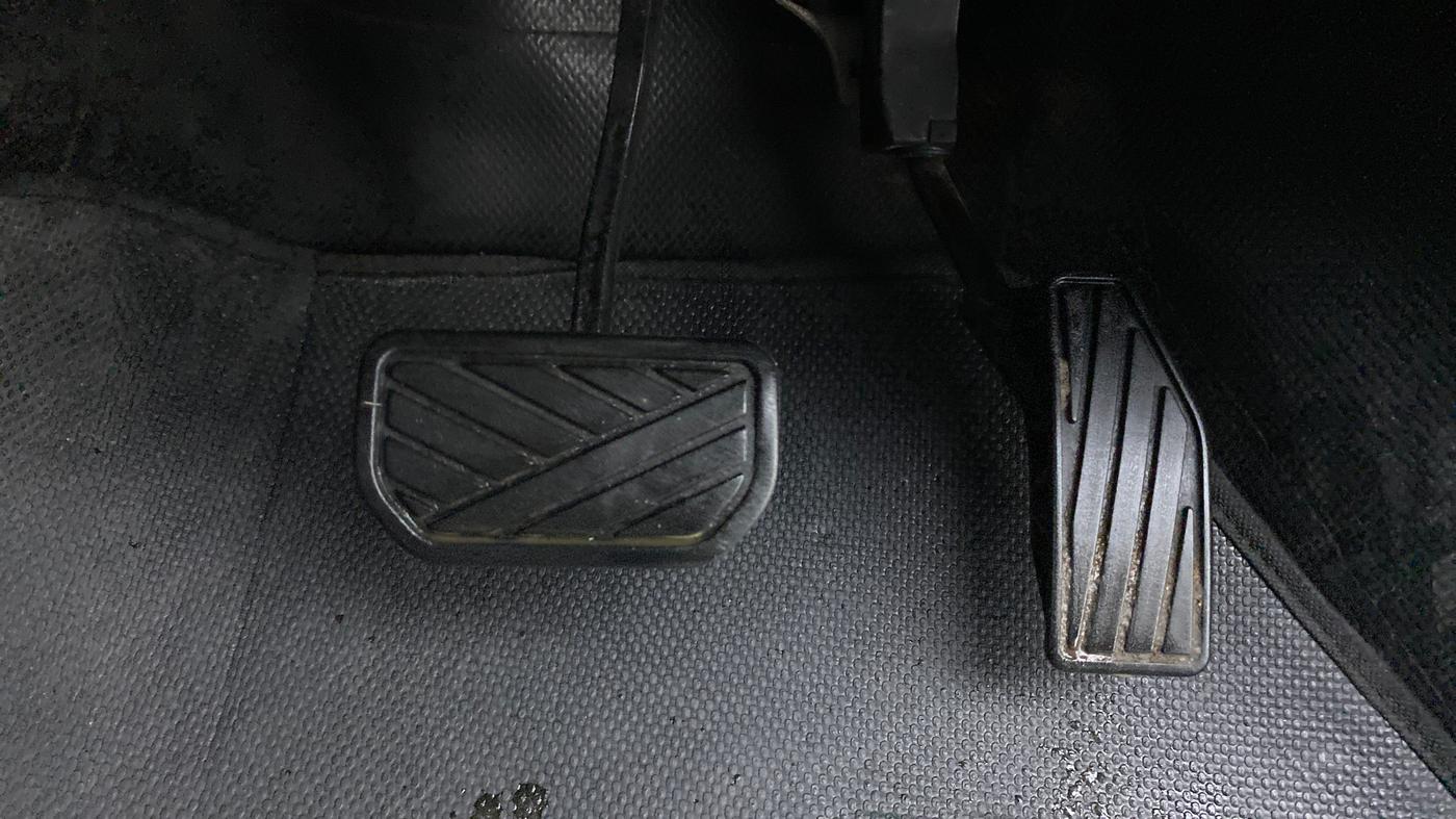 2021 Maruti Swift ZXI AMT, Petrol, Automatic, 14,575 km, Pedals