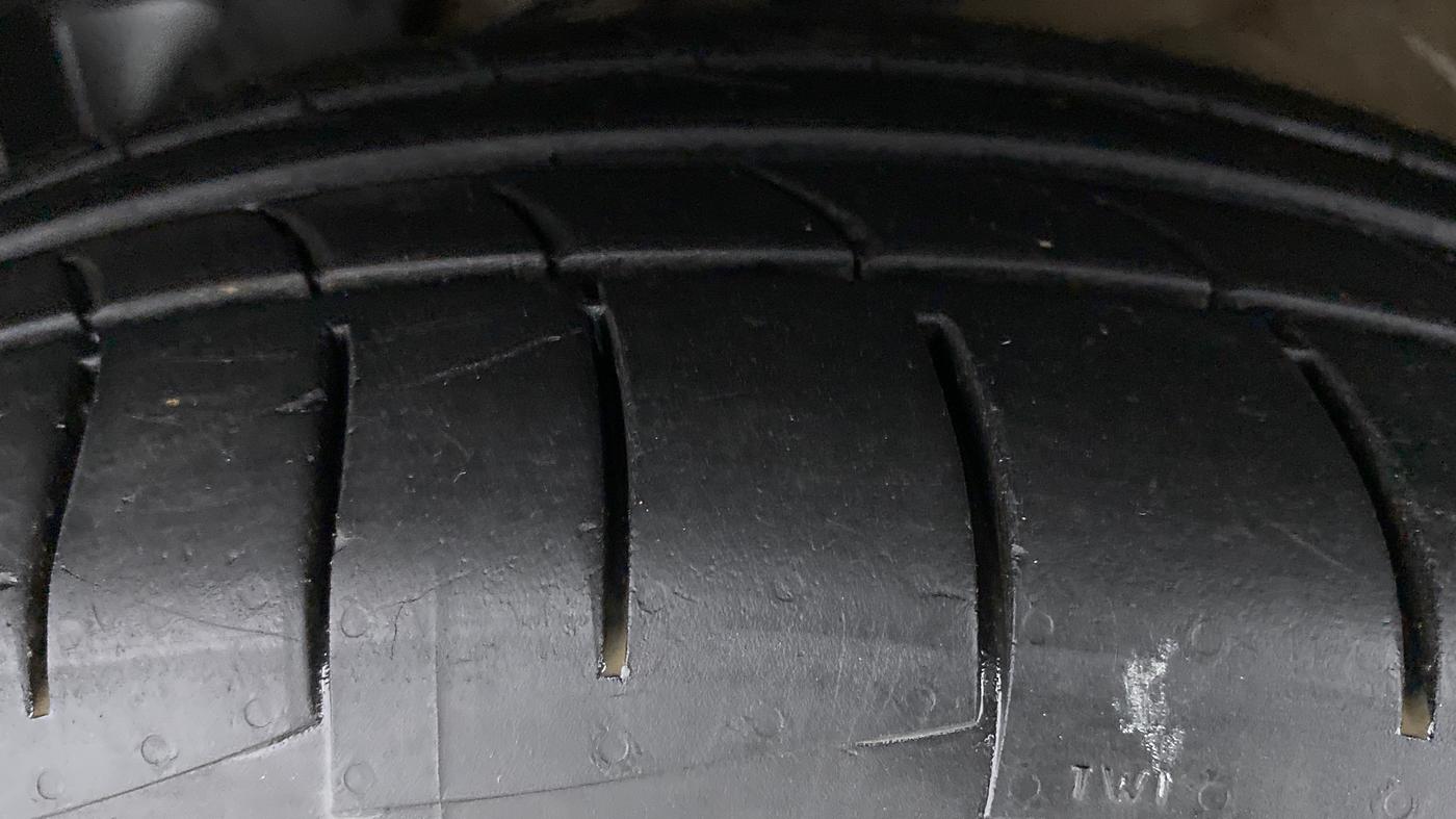 2020 MG HECTOR PLUS SHARP DCT, Petrol, Automatic, 11,428 km, Left Front Tyre Tread