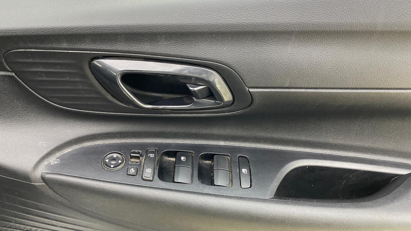 2022 Hyundai NEW I20 SPORTZ 1.2 MT, Petrol, Manual, 16,581 km, Driver Side Door Panels Control