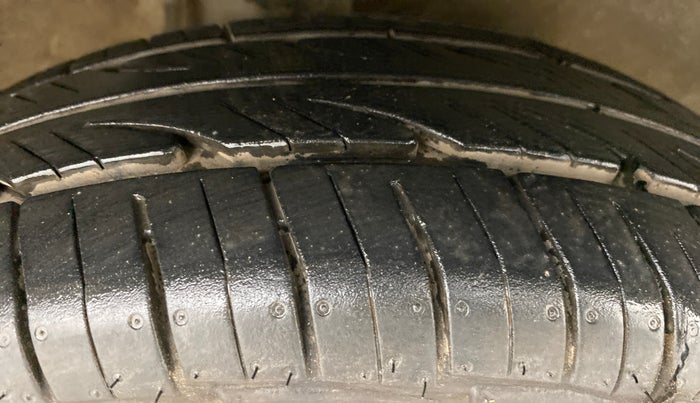 2010 Maruti Alto LXI, Petrol, Manual, 29,147 km, Right Front Tyre Tread