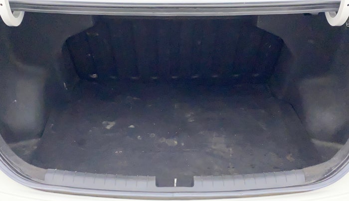 2018 Hyundai Xcent SX 1.2, Petrol, Manual, 60,415 km, Boot Inside