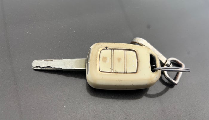 2019 Honda Amaze 1.2L I-VTEC S, CNG, Manual, 62,282 km, Key Close Up