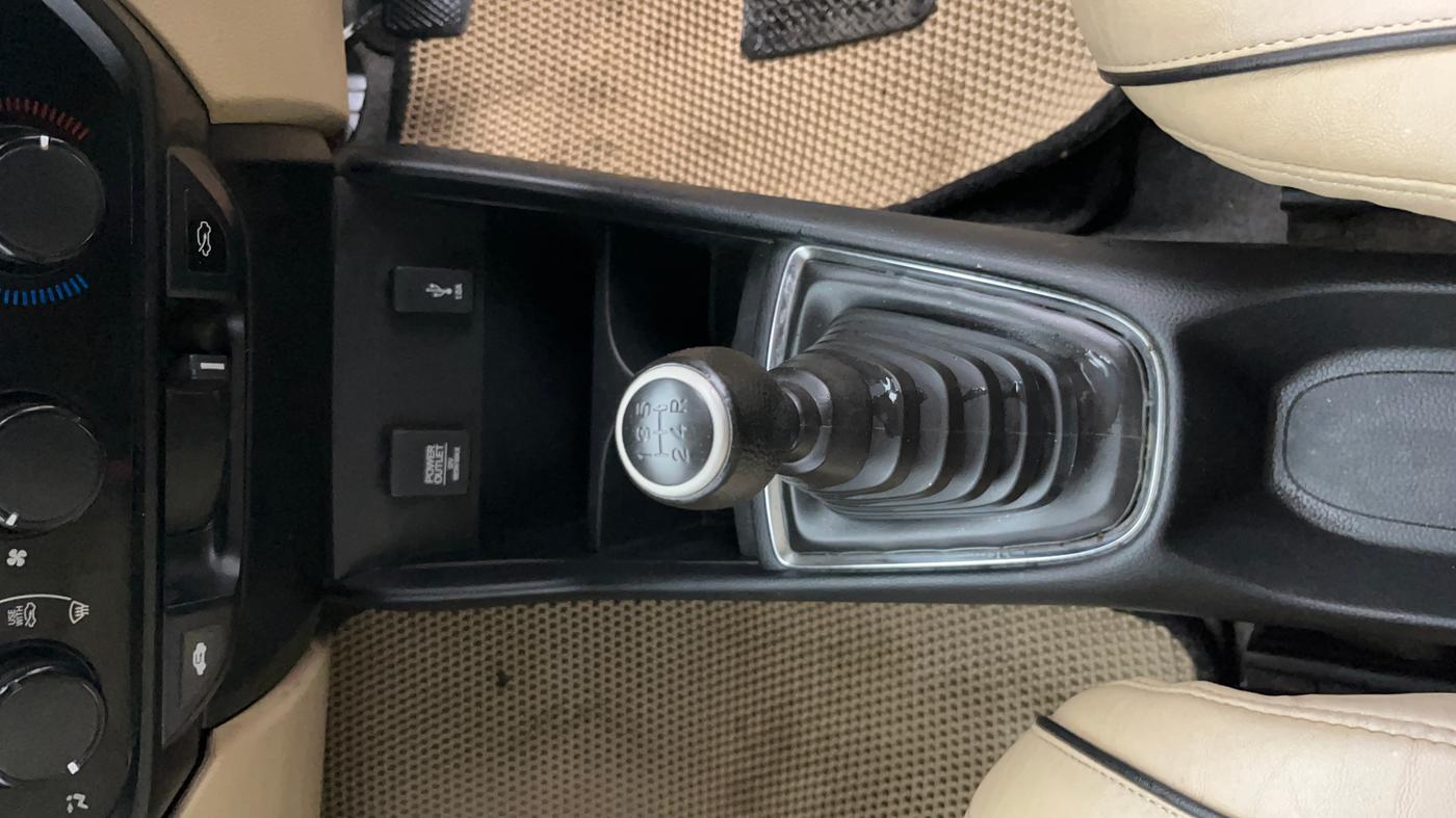 2019 Honda Amaze 1.2L I-VTEC S, CNG, Manual, 62,286 km, Gear Lever