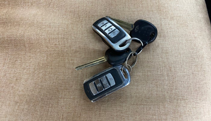 2016 Hyundai Eon ERA +, Petrol, Manual, 1,10,957 km, Key Close Up