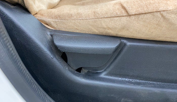 2016 Hyundai Eon ERA +, Petrol, Manual, 1,10,957 km, Driver Side Adjustment Panel