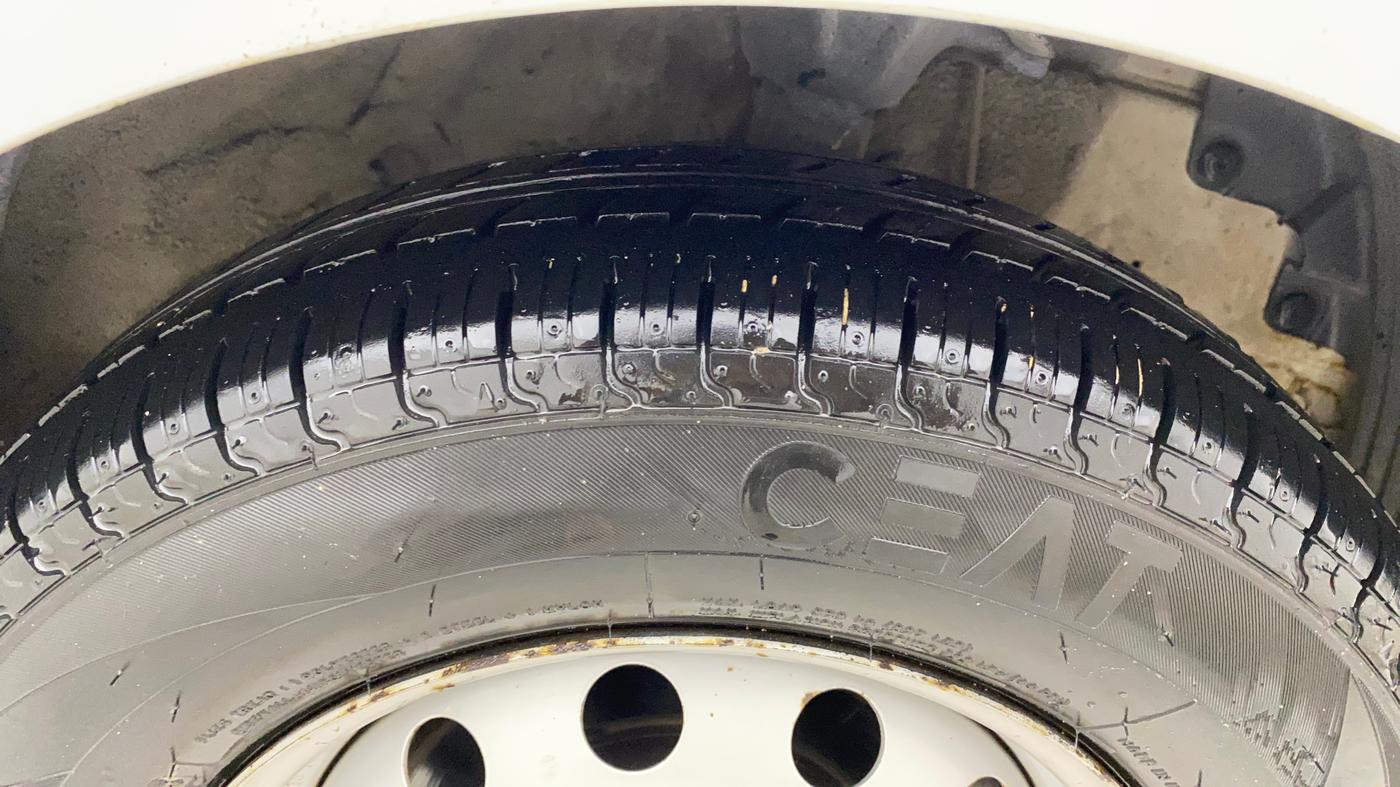 2016 Hyundai Eon ERA +, Petrol, Manual, 1,11,041 km, Right Front Tyre Tread