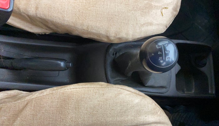 2016 Hyundai Eon ERA +, Petrol, Manual, 1,10,957 km, Gear Lever