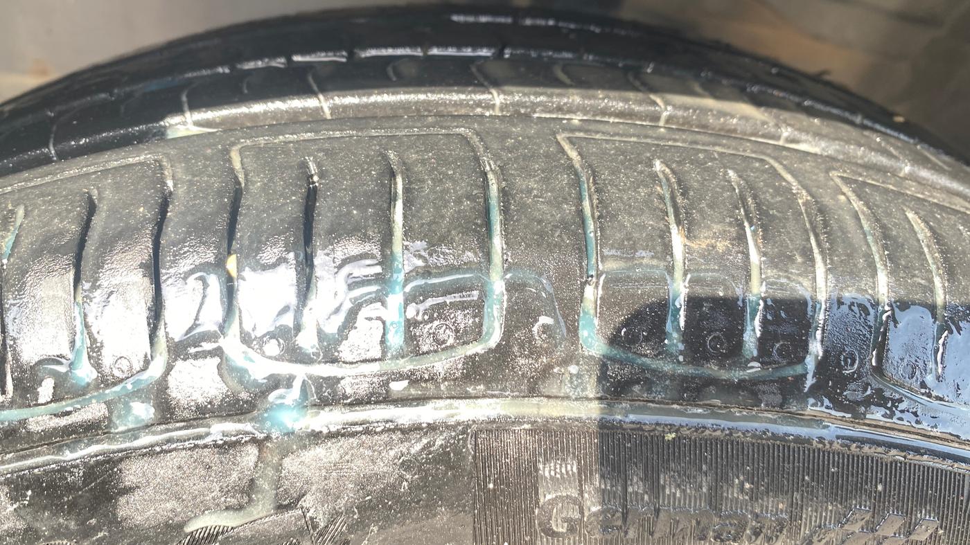 2018 Honda Brio S(O) MT, CNG, Manual, 1,35,760 km, Left Front Tyre Tread