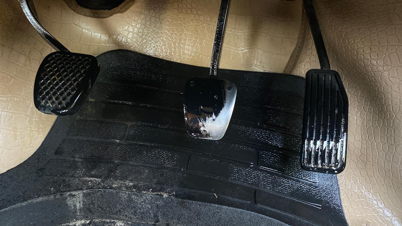 2018 Honda Brio S(O) MT, CNG, Manual, 1,35,760 km, Pedals