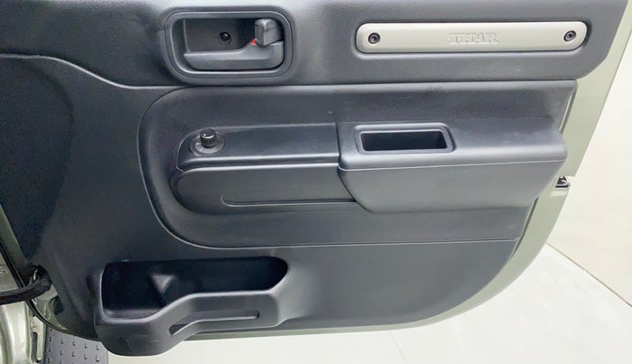 2021 Mahindra Thar LX PETROL HT 4WD AT, Petrol, Automatic, 4,799 km, Driver Side Door Panels Control