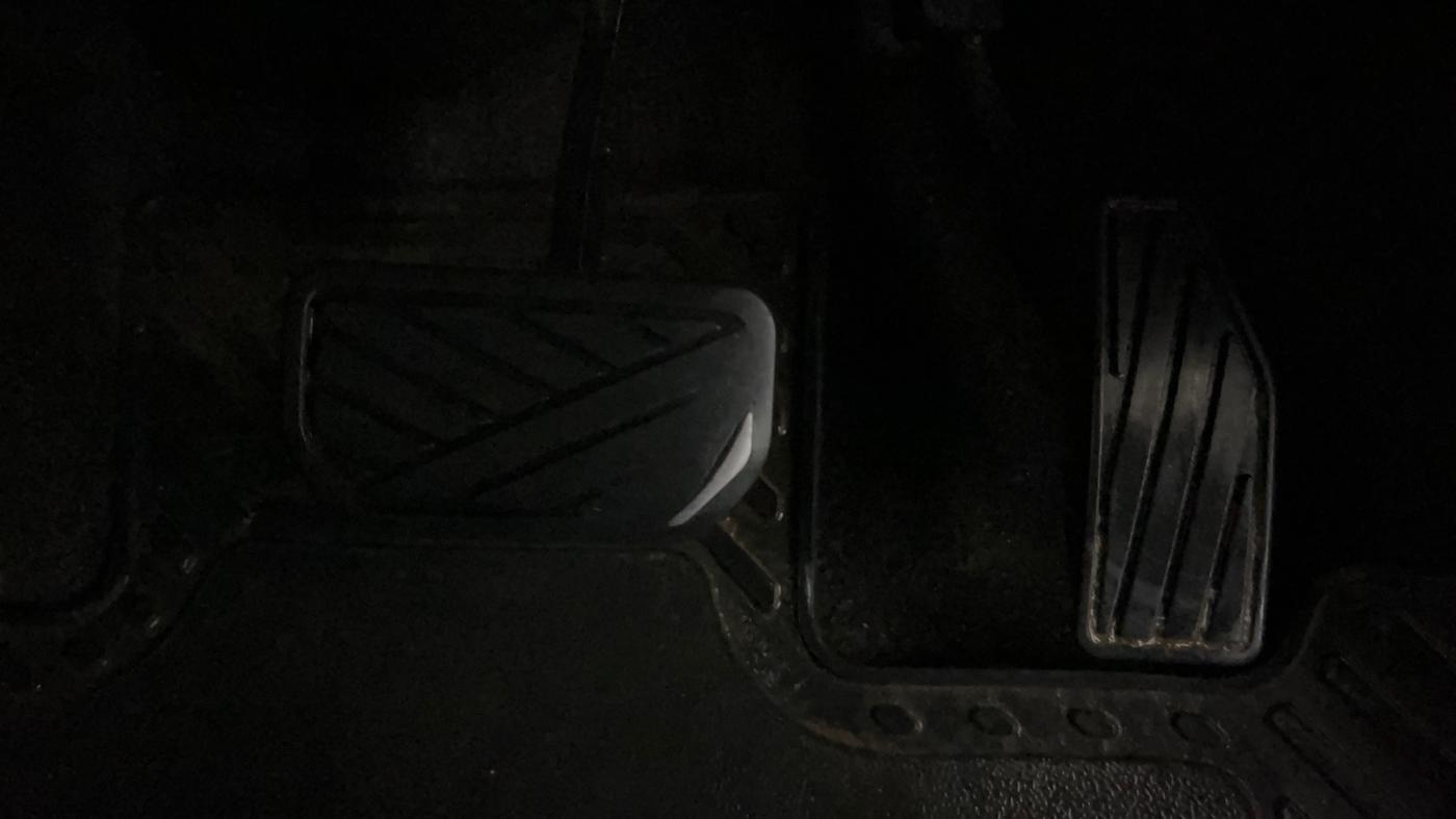 2022 Maruti XL6 ALPHA AT, Petrol, Automatic, 63,917 km, Pedals