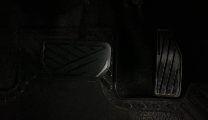 2022 Maruti XL6 ALPHA AT, Petrol, Automatic, 63,852 km, Pedals
