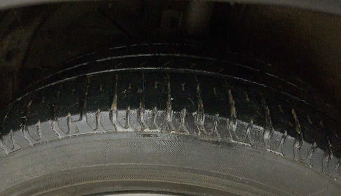 2022 Maruti XL6 ALPHA AT, Petrol, Automatic, 63,852 km, Left Front Tyre Tread