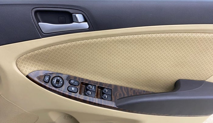 2015 Hyundai Verna FLUIDIC 4S 1.6 VTVT SX, Petrol, Manual, 29,260 km, Driver Side Door Panels Control