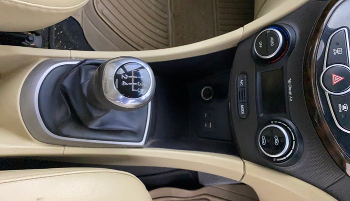 2015 Hyundai Verna FLUIDIC 4S 1.6 VTVT SX, Petrol, Manual, 29,260 km, Gear Lever