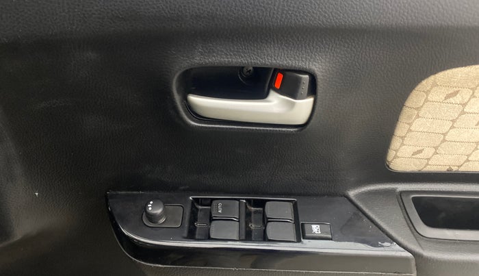 2017 Maruti Wagon R 1.0 VXI (O) AMT, Petrol, Automatic, 19,294 km, Driver Side Door Panels Control