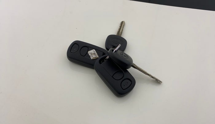 2018 Toyota Etios V PLATINUM, Petrol, Manual, 60,242 km, Key Close Up