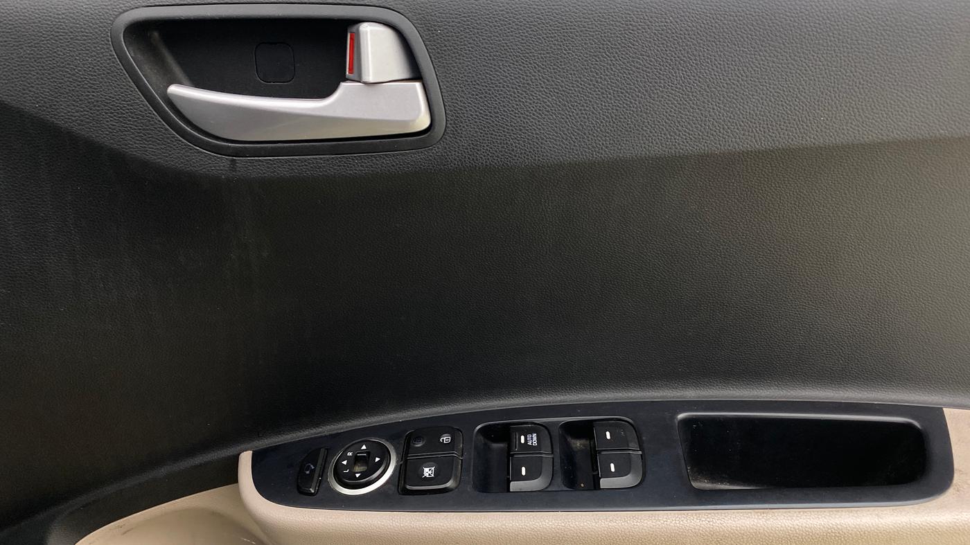2018 Hyundai Grand i10 SPORTZ (O) 1.2 KAPPA VTVT, Petrol, Manual, 50,140 km, Driver Side Door Panels Control