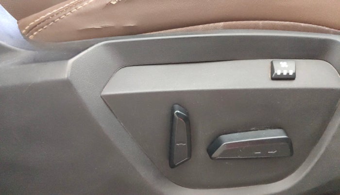 2022 Tata Harrier XZ PLUS 2.0L, Diesel, Manual, 97,048 km, Driver Side Adjustment Panel