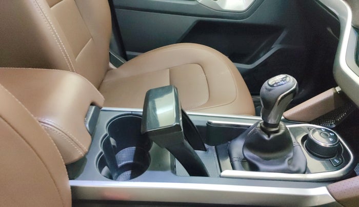 2022 Tata Harrier XZ PLUS 2.0L, Diesel, Manual, 97,048 km, Gear Lever