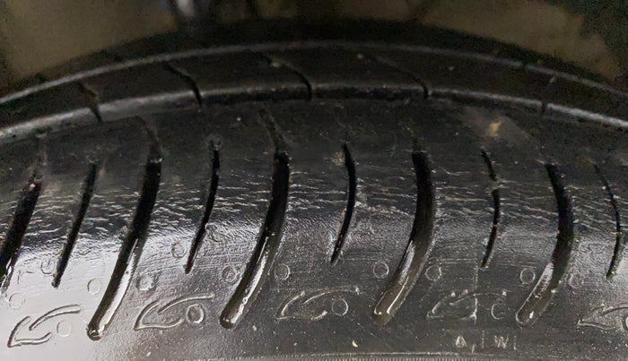 2021 Maruti Baleno DELTA PETROL 1.2, Petrol, Manual, 23,454 km, Right Front Tyre Tread