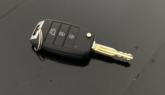 2020 KIA SONET HTK PLUS 1.2, Petrol, Manual, 94,012 km, Key Close Up