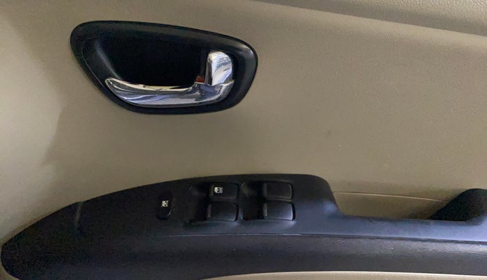 2014 Hyundai i10 SPORTZ 1.1, Petrol, Manual, 55,951 km, Driver Side Door Panels Control