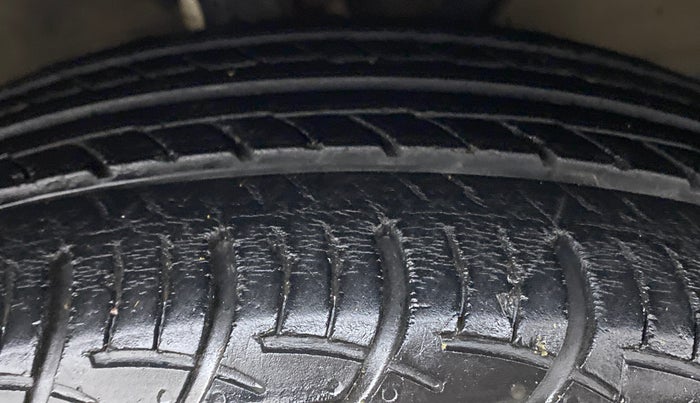 2019 Maruti Baleno DELTA PETROL 1.2, CNG, Manual, 68,160 km, Right Front Tyre Tread