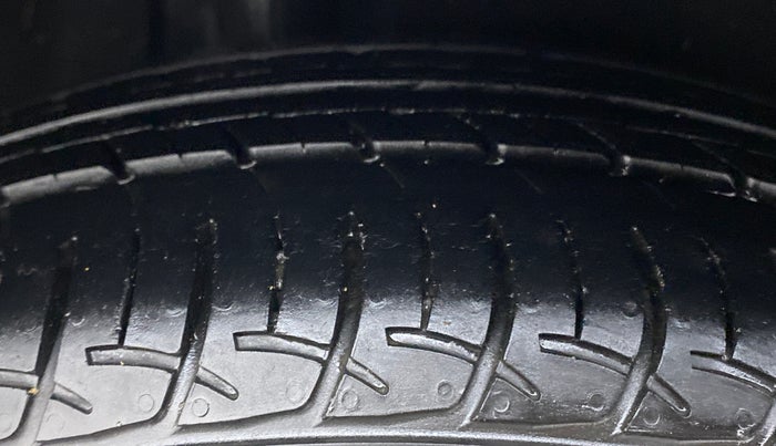 2019 Maruti Baleno DELTA PETROL 1.2, CNG, Manual, 68,160 km, Right Rear Tyre Tread