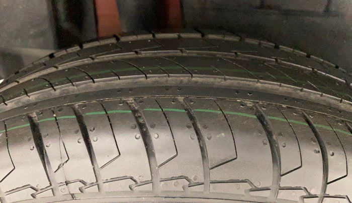 2017 Maruti Dzire VXI, Petrol, Manual, 14,144 km, Right Rear Tyre Tread