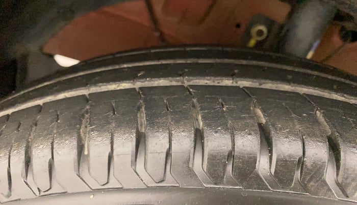 2017 Maruti Dzire VXI, Petrol, Manual, 14,144 km, Left Front Tyre Tread
