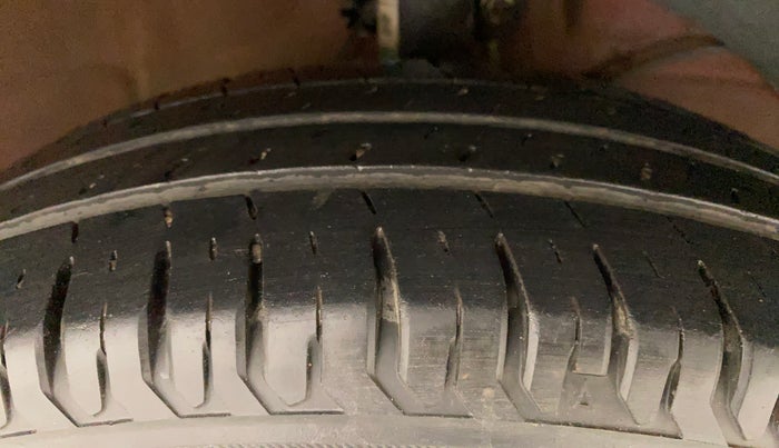 2017 Maruti Dzire VXI, Petrol, Manual, 14,144 km, Right Front Tyre Tread