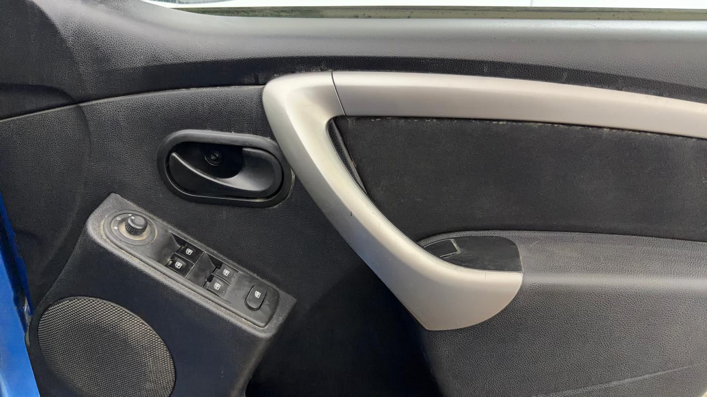 2019 Renault Duster RXS OPT CVT, Petrol, Automatic, 68,783 km, Driver Side Door Panels Control
