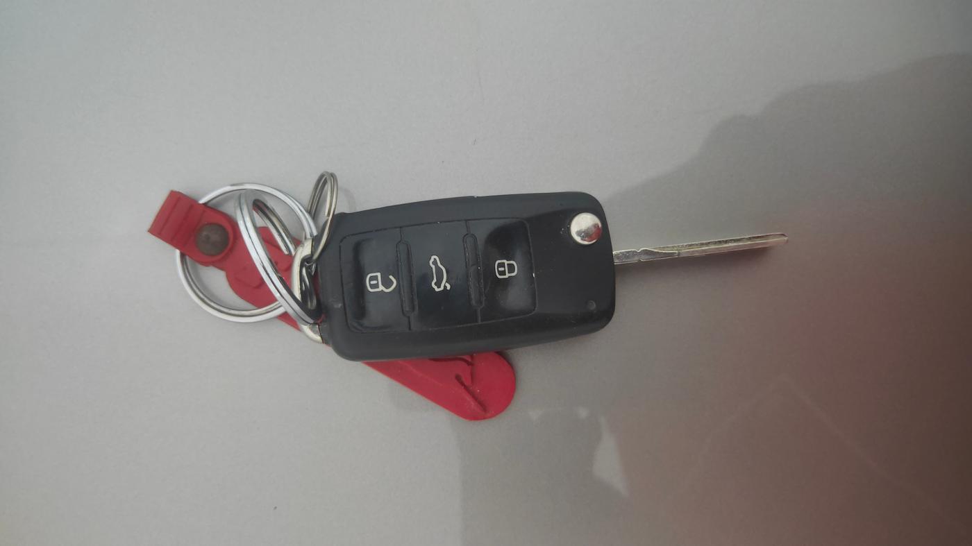 2016 Skoda Rapid AMBITION 1.6 MPI MT, Petrol, Manual, 53,596 km, Key Close Up