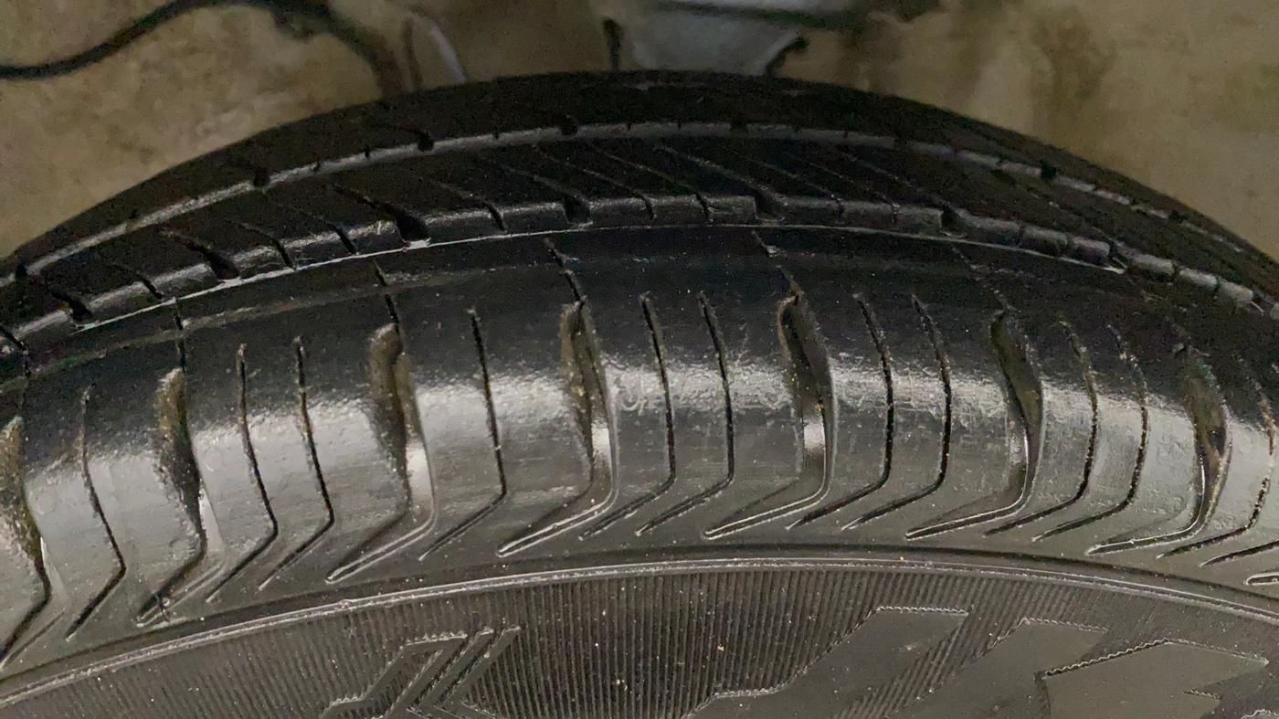 2021 Maruti Alto LXI CNG, CNG, Manual, 74,410 km, Left Front Tyre Tread