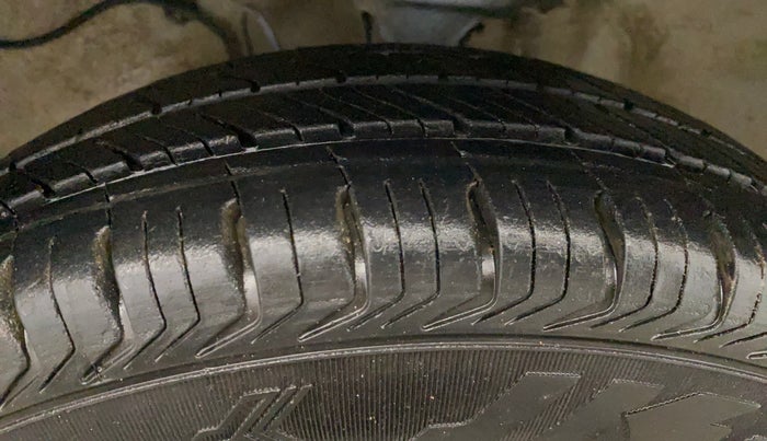 2021 Maruti Alto LXI CNG, CNG, Manual, 73,601 km, Left Front Tyre Tread