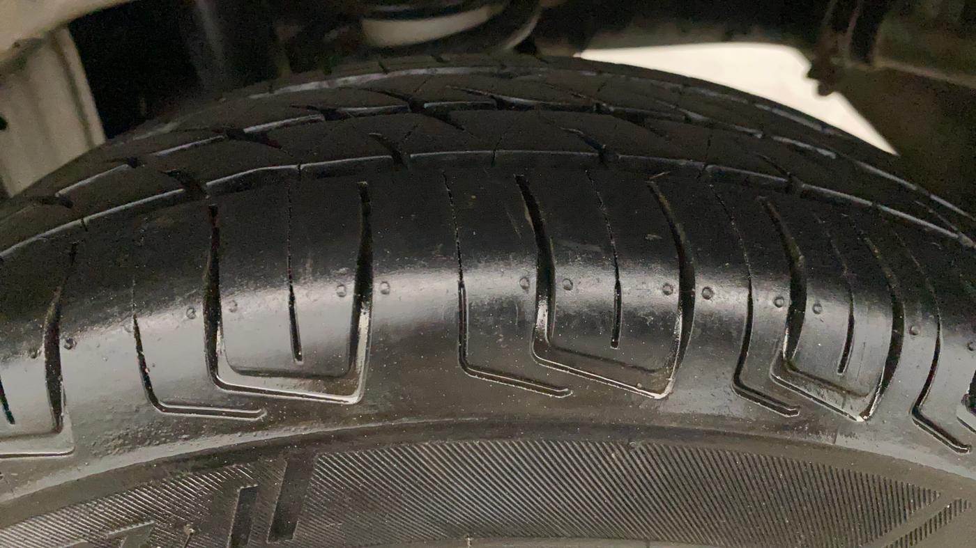 2021 Maruti Alto LXI CNG, CNG, Manual, 74,410 km, Left Rear Tyre Tread