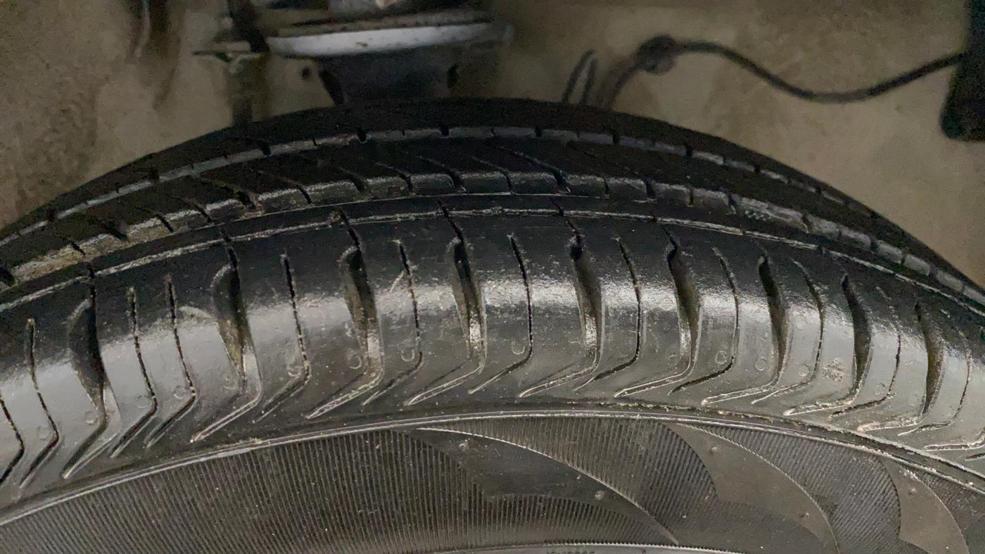 2021 Maruti Alto LXI CNG, CNG, Manual, 74,410 km, Right Front Tyre Tread
