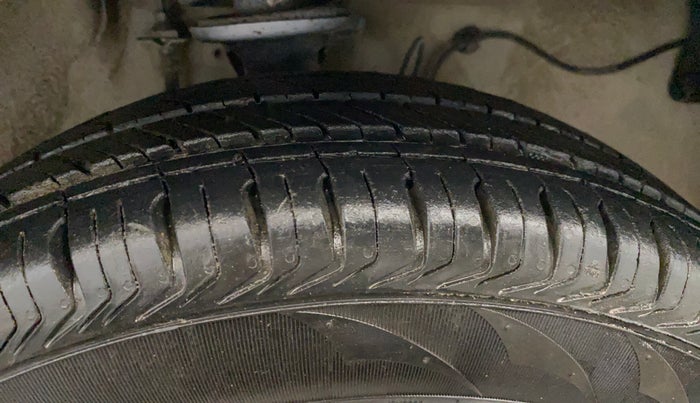 2021 Maruti Alto LXI CNG, CNG, Manual, 73,601 km, Right Front Tyre Tread