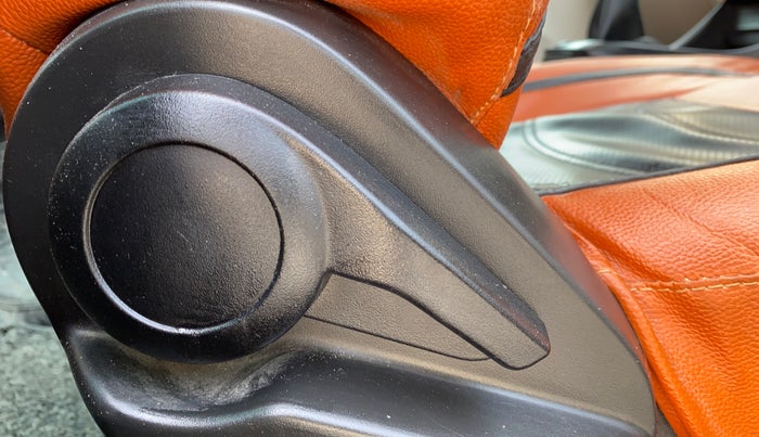 2022 Tata ALTROZ XE PLUS PETROL, Petrol, Manual, 20,089 km, Driver Side Adjustment Panel