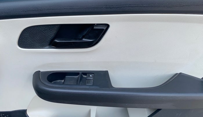 2022 Tata ALTROZ XE PLUS PETROL, Petrol, Manual, 20,089 km, Driver Side Door Panels Control