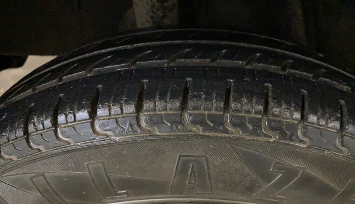 2017 Renault Kwid RXT 1.0 AMT (O), Petrol, Automatic, 59,126 km, Right Rear Tyre Tread