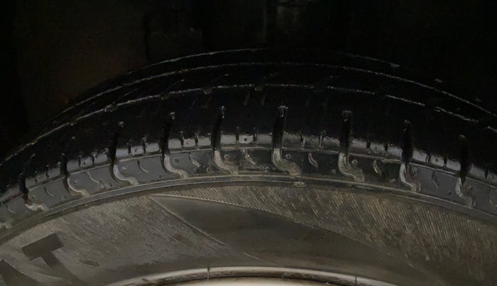 2017 Renault Kwid RXT 1.0 AMT (O), Petrol, Automatic, 59,126 km, Left Front Tyre Tread