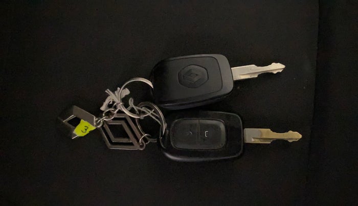 2017 Renault Kwid RXT 1.0 AMT (O), Petrol, Automatic, 59,126 km, Key Close Up